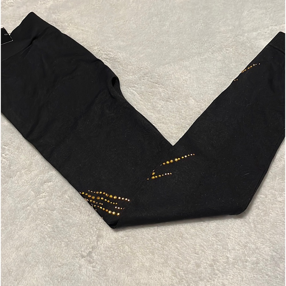 Urban Vibe Capri Studded Leggings - Small